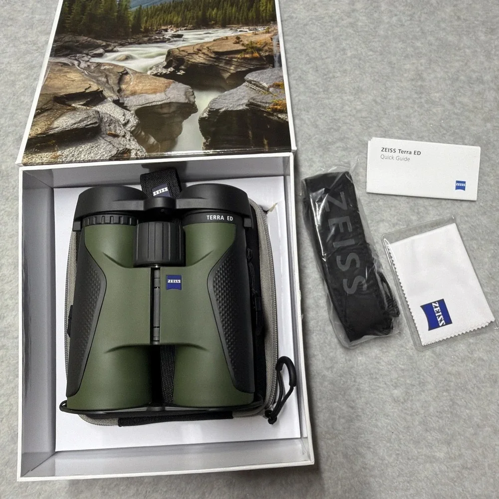 Zeiss Terra ED 10x42 Green Binoculars 524204-9908-000